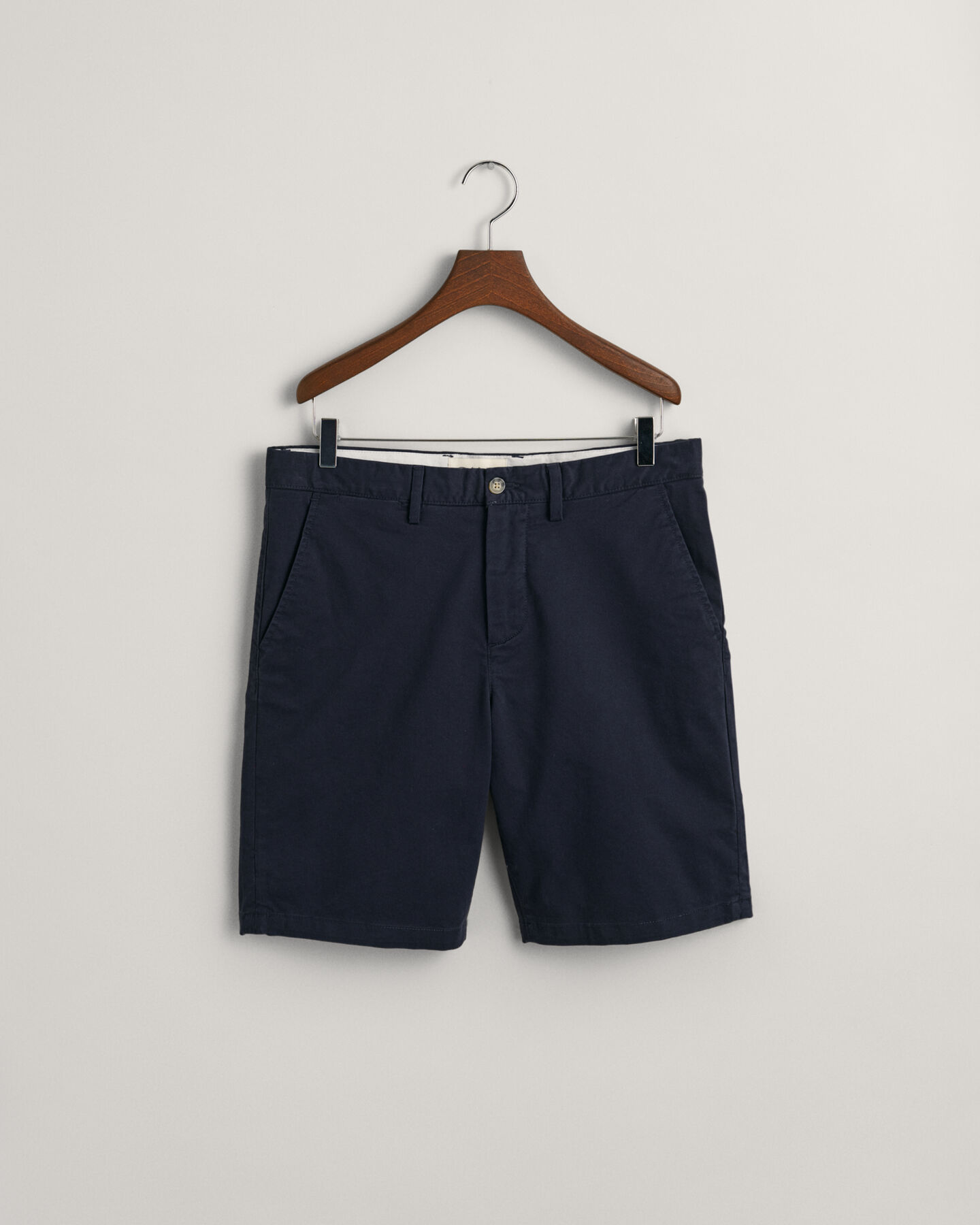 Seasonal Essential Regular fit Archive Shield chinosshorts