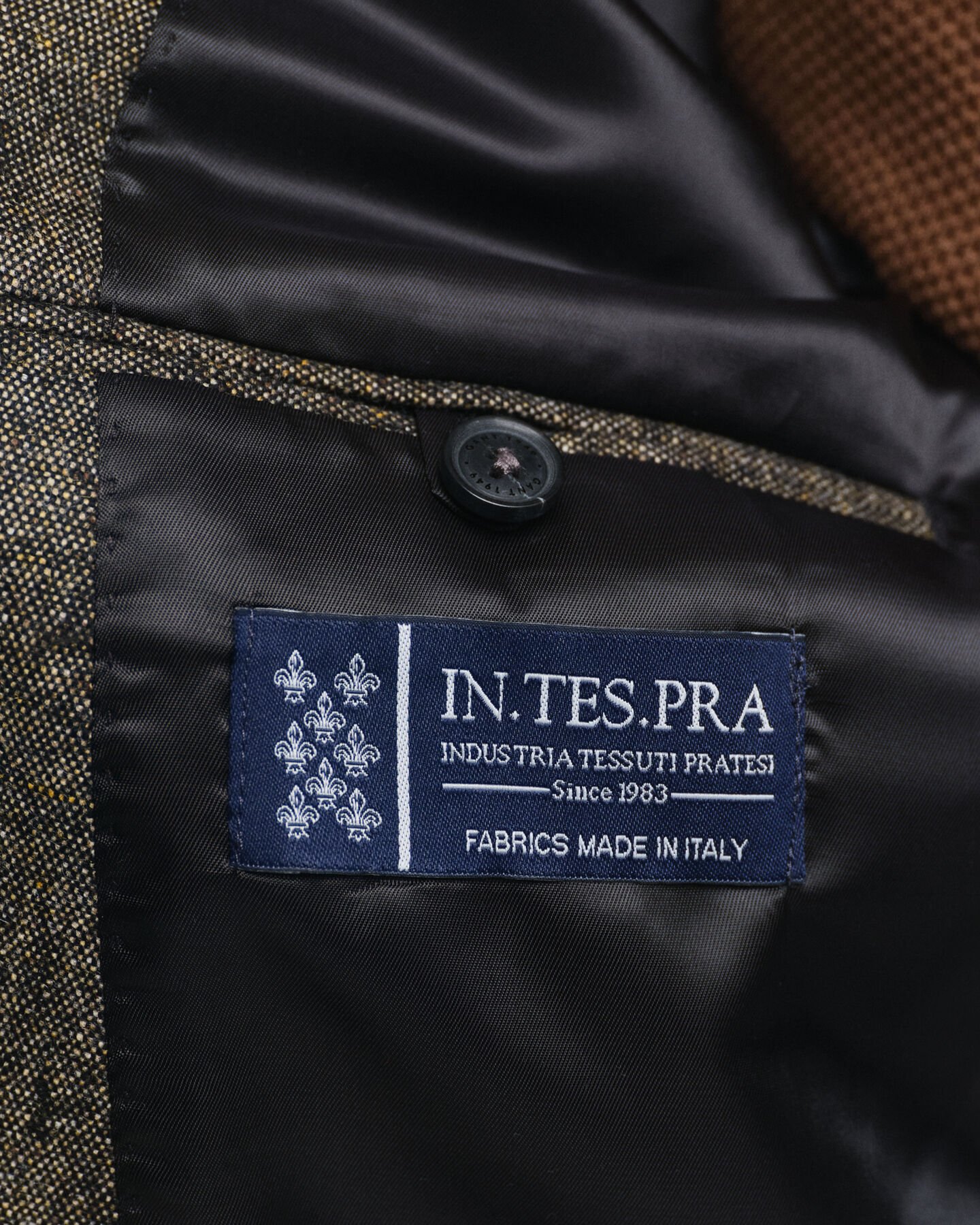 Kostymkavaj i donegalgarn