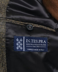 Kostymkavaj i donegalgarn