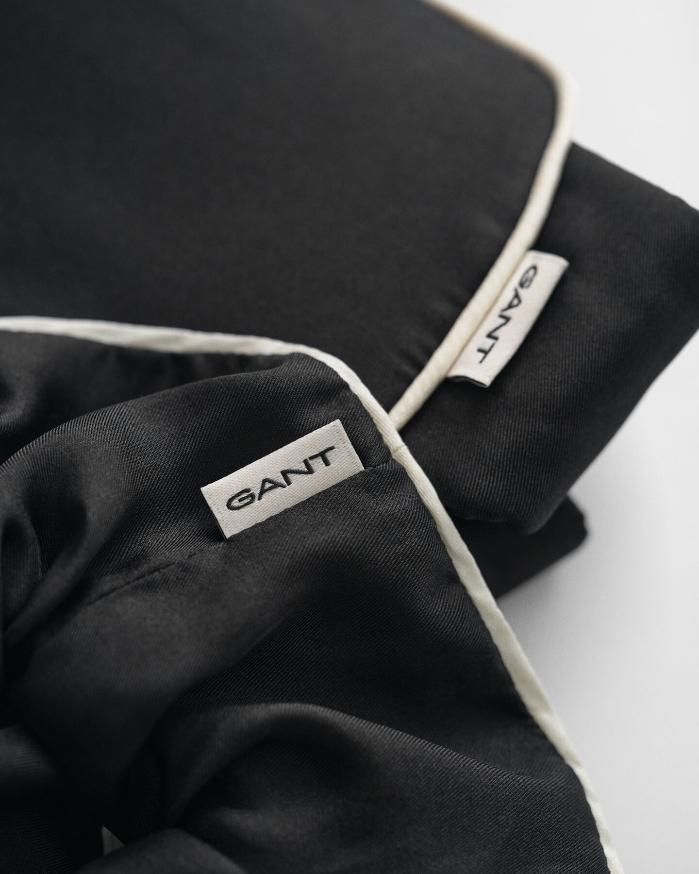 Sovmask och scrunchie i silke i presentförpackning