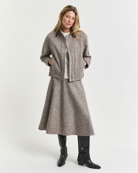 Utsvängd midikjol i ull