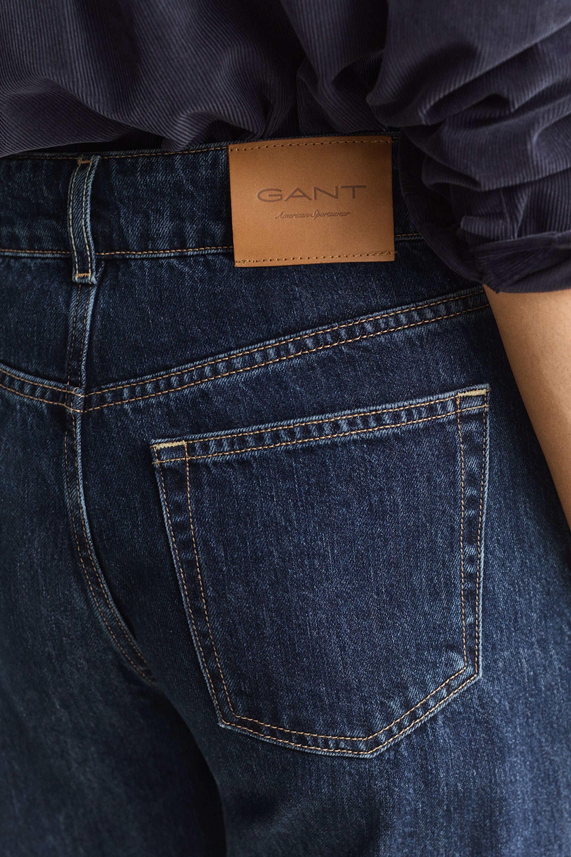 Relaxed fit jeans med knappar