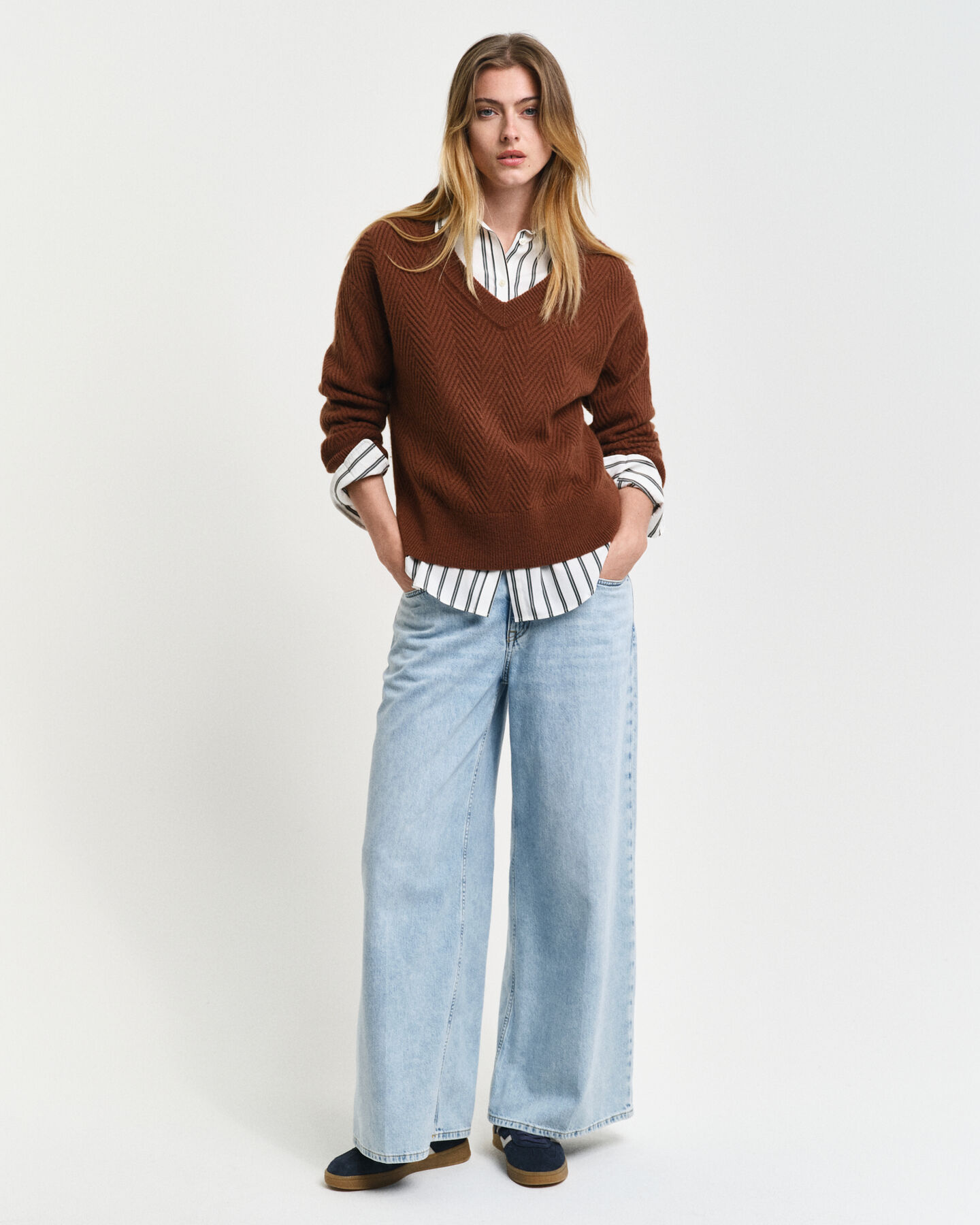 V-ringad tr&ouml;ja med fiskbensm&ouml;nster