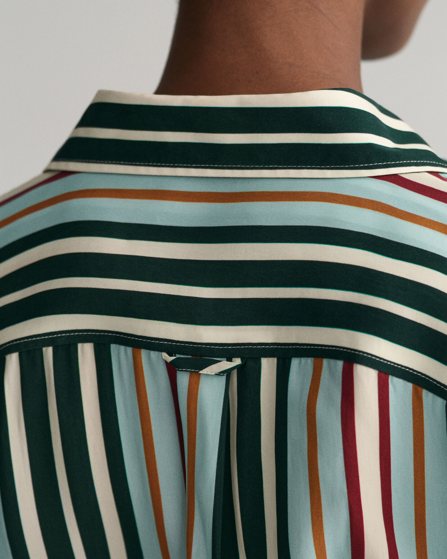 Relaxed fit flerf&auml;rgad randig skjortkl&auml;nning