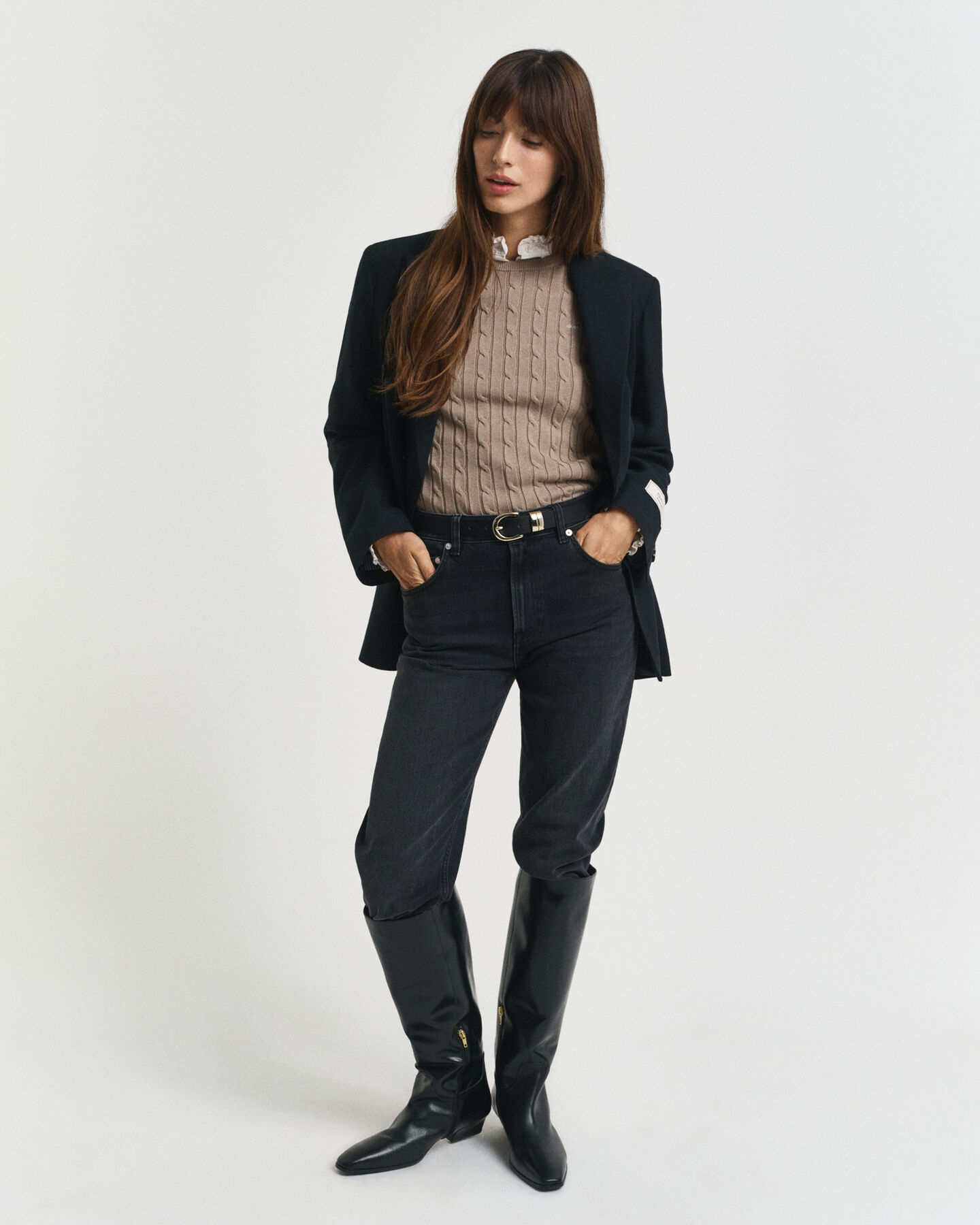 Kabelstickad tröja i bomullsstretch med rund hals