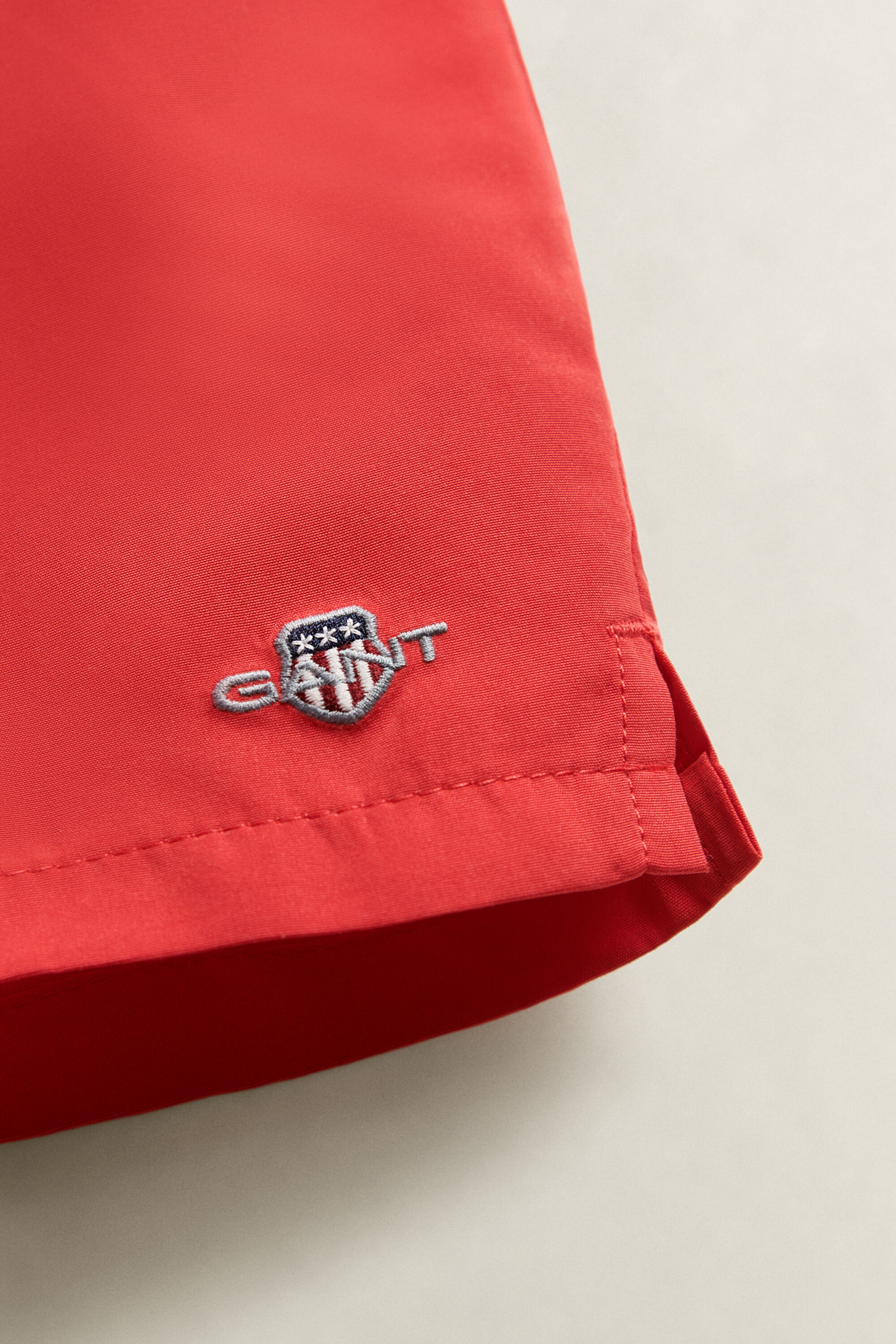 Teen Boys badshorts med sköldemblem