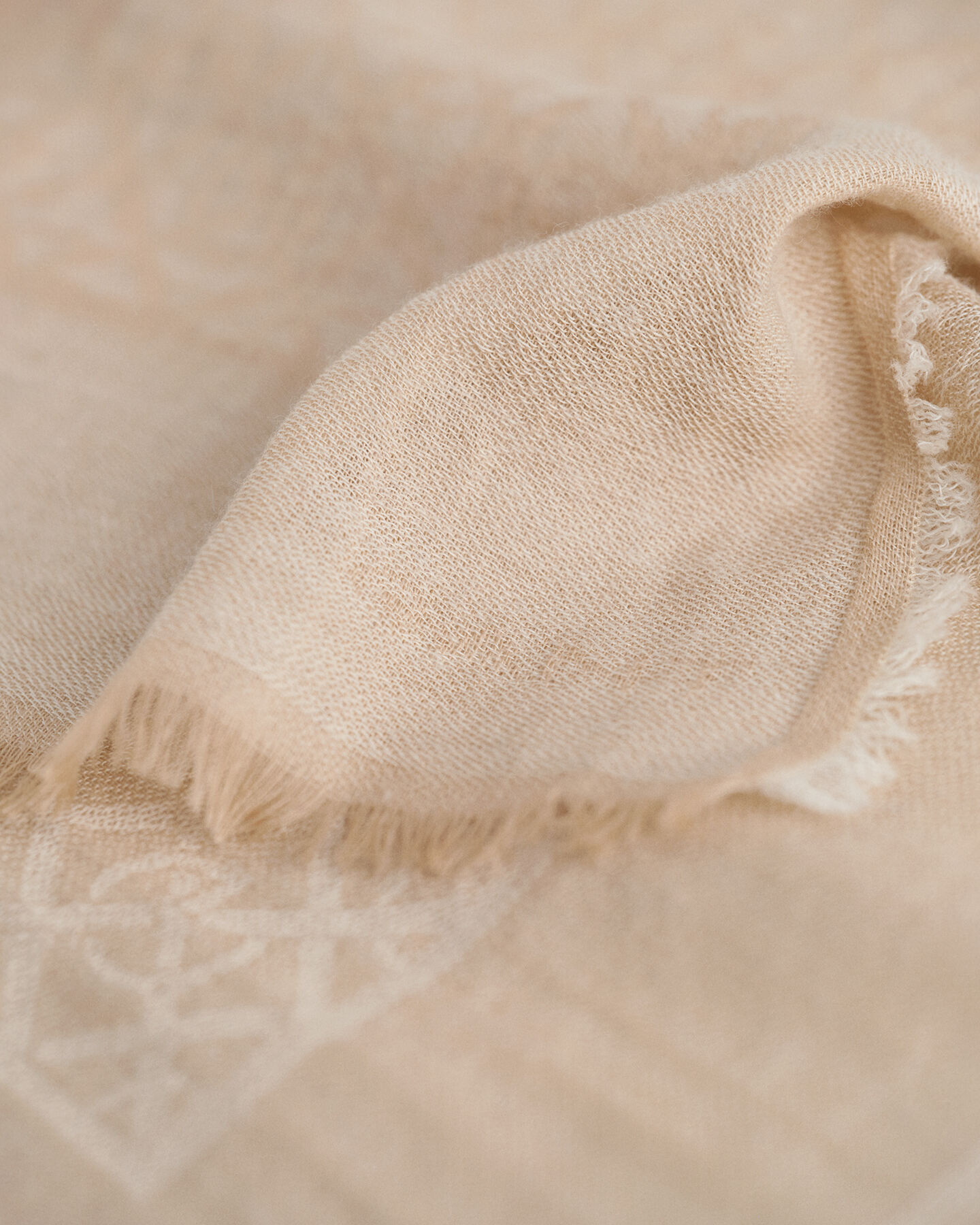 G Patterned tunn vävd halsduk