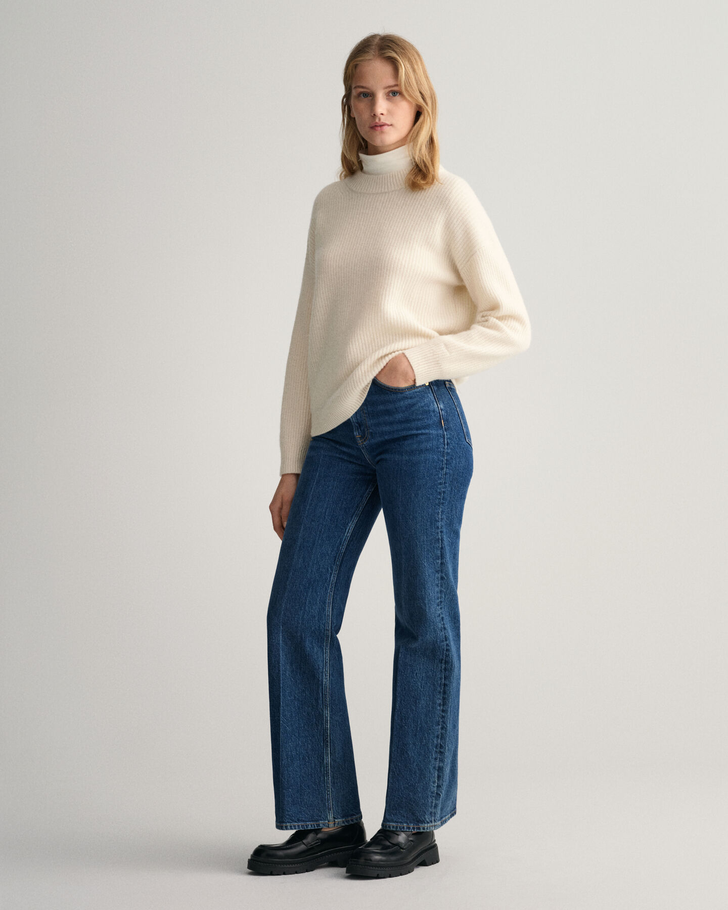 Ribbstickad crew neck tröja i ull