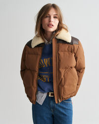 Vadderad jacka med fuskpälskrage