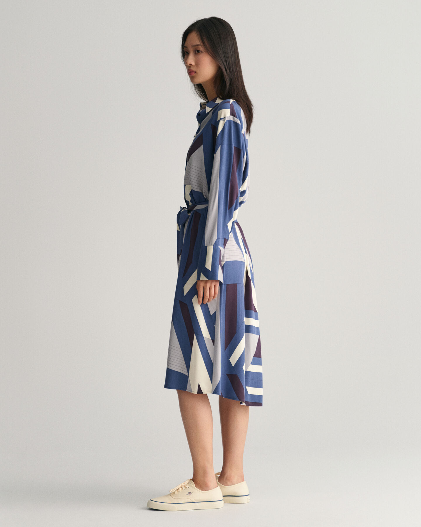 Skjortkl&auml;nning med bokstavsm&ouml;nster