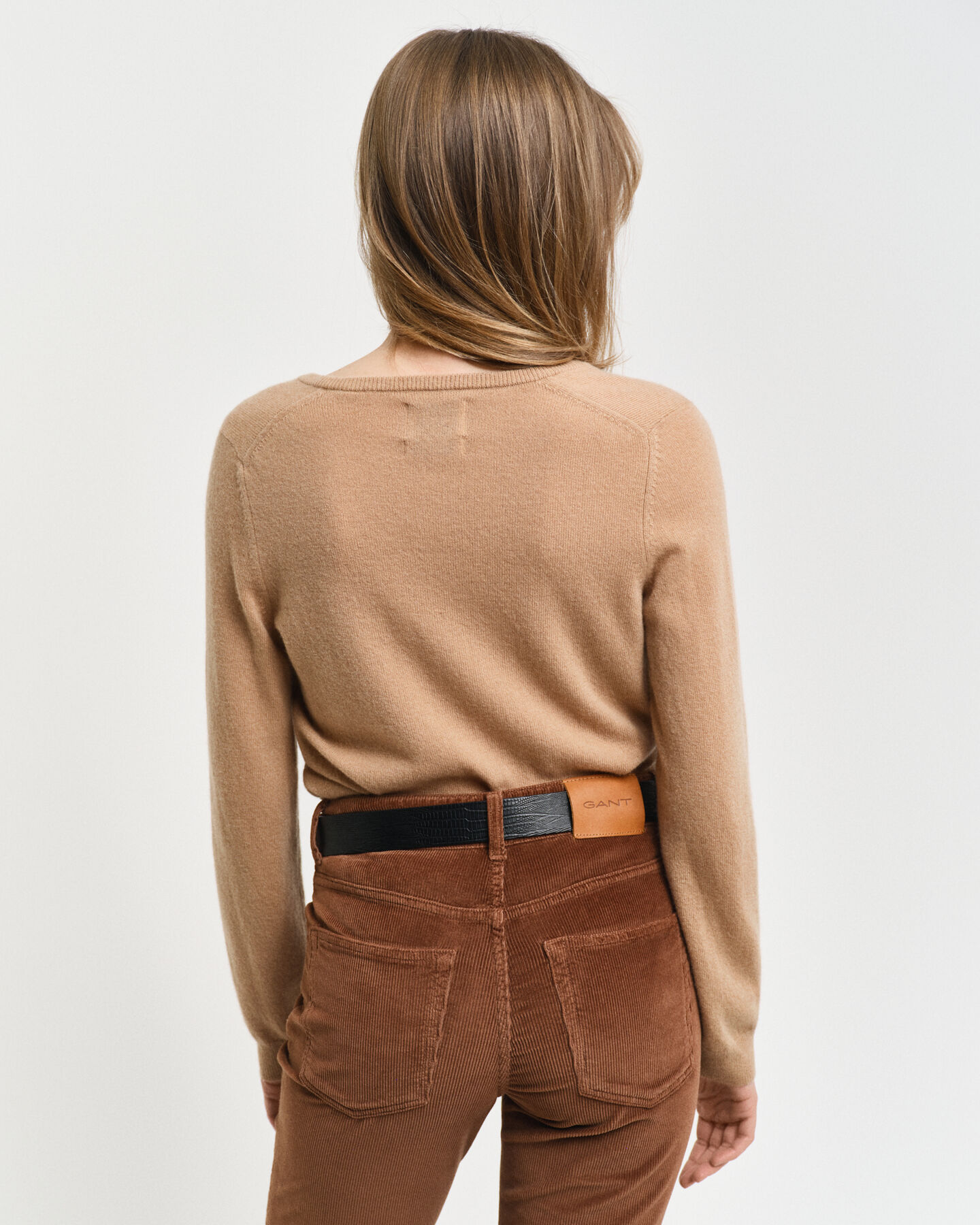 V-ringad tr&ouml;ja i extra fin lammull