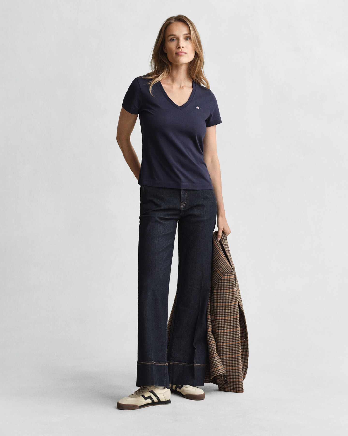 Shield V-ringad T-shirt