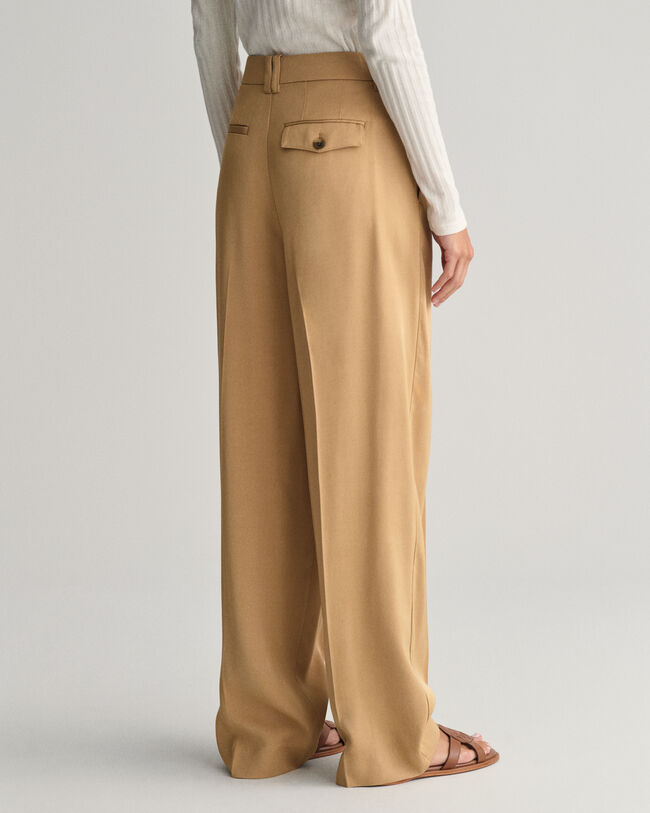 Loose fit chinos med låg midja och vida ben