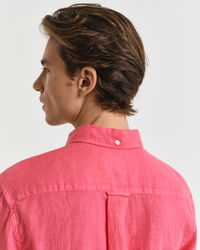 Regular fit plaggf&auml;rgad, kort&auml;rmad linneskjorta