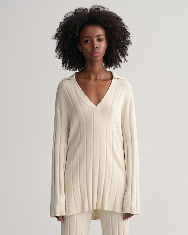 Ribbstickad tröja med öppen krage