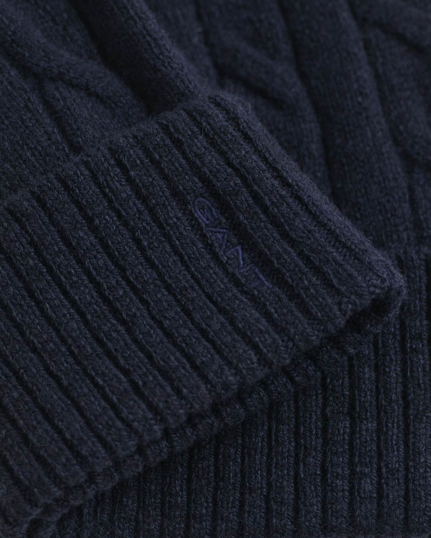 Kabelstickad yllemössa