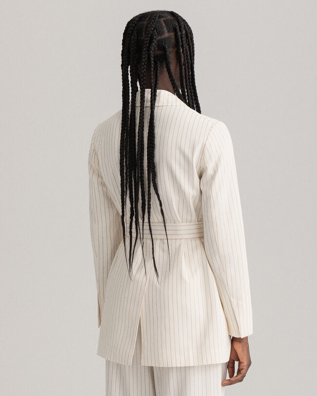 Kritstrecksrandig kavaj med bälte