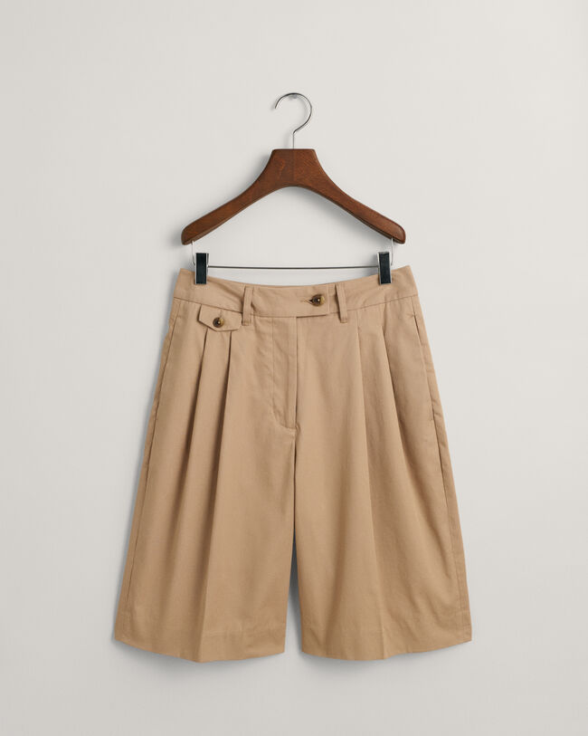 Relaxed fit chinoshorts med veck