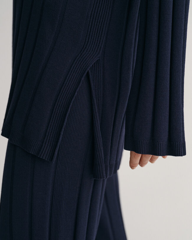 Ribbstickad tröja med öppen krage