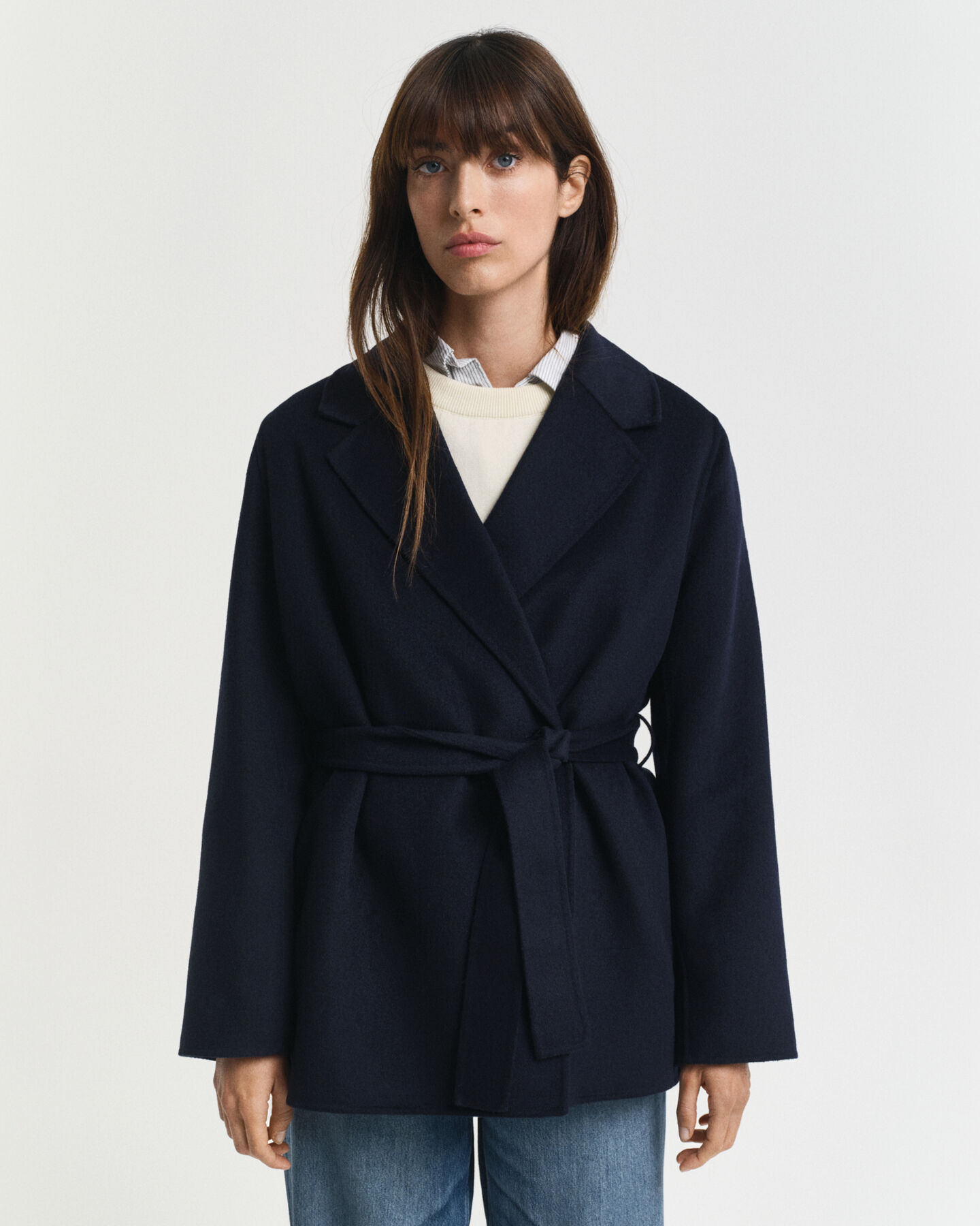 Handsydd jacka med bälte