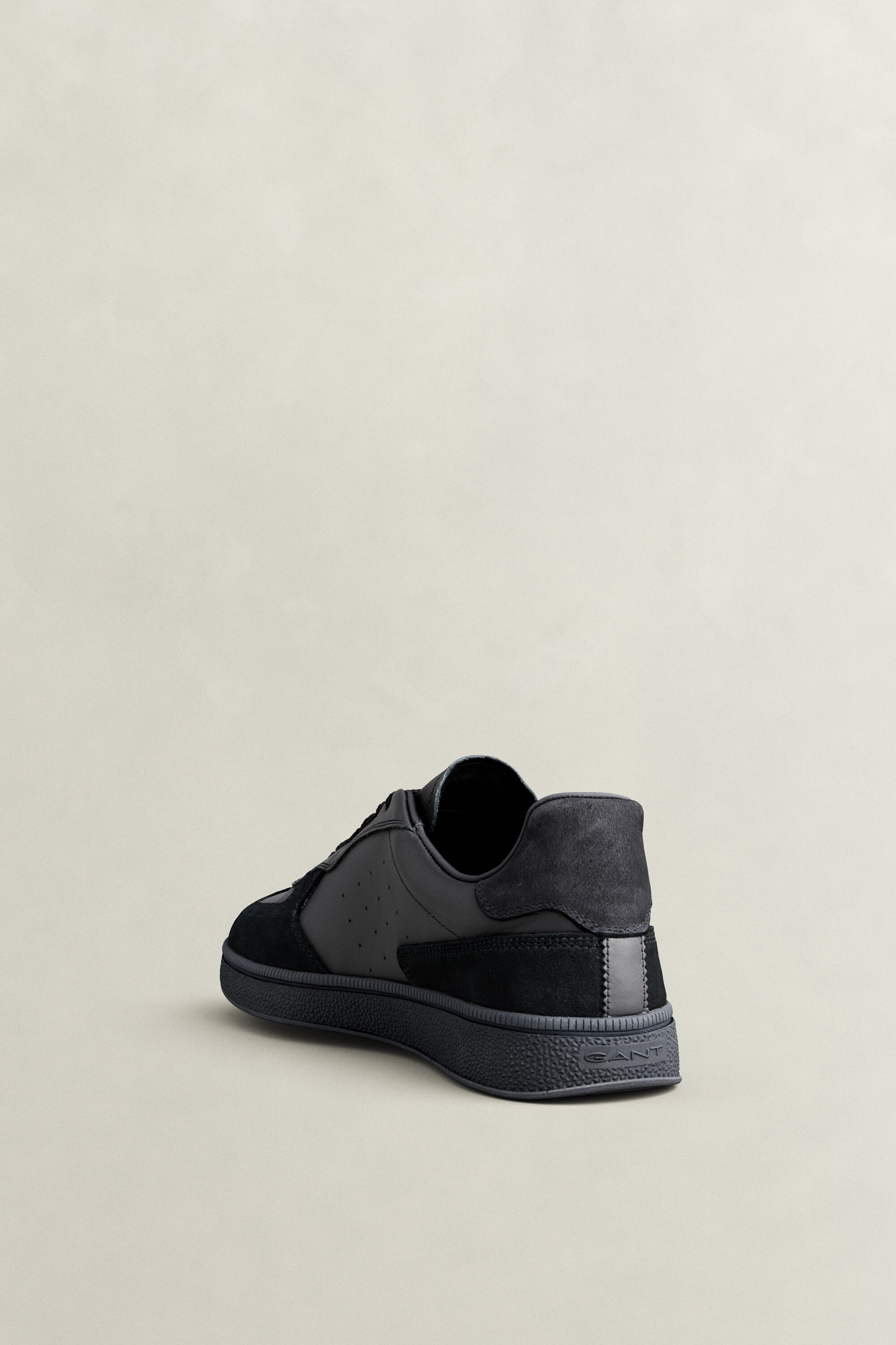 Cuzmo sneakers i läder och mocka