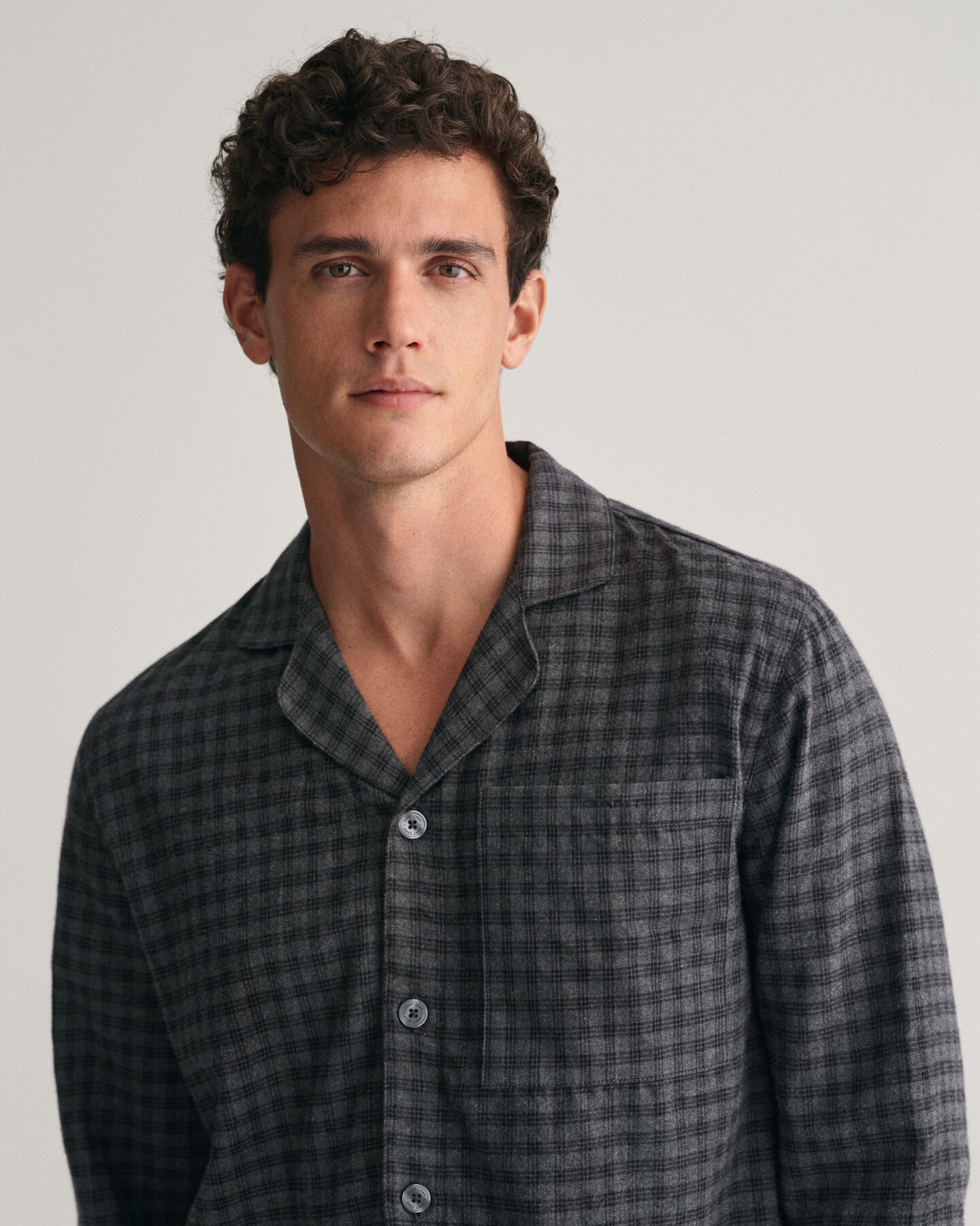 Presentf&ouml;rpackning med pyjamasskjorta och -byxor i flanell