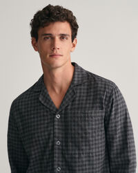 Presentf&ouml;rpackning med pyjamasskjorta och -byxor i flanell