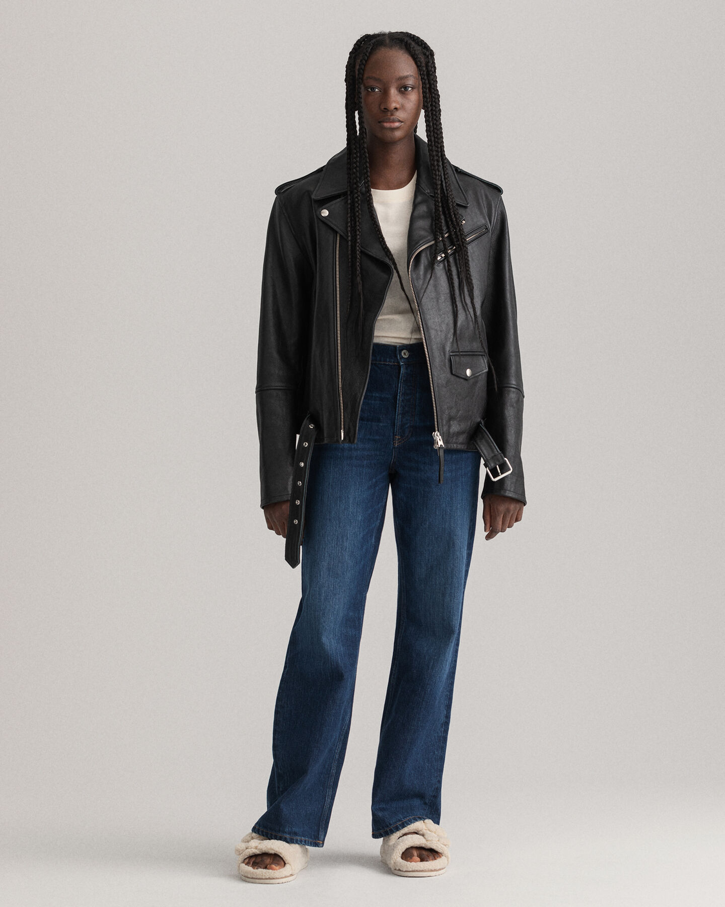 Jeans med h&ouml;g midja och raka, lediga ben