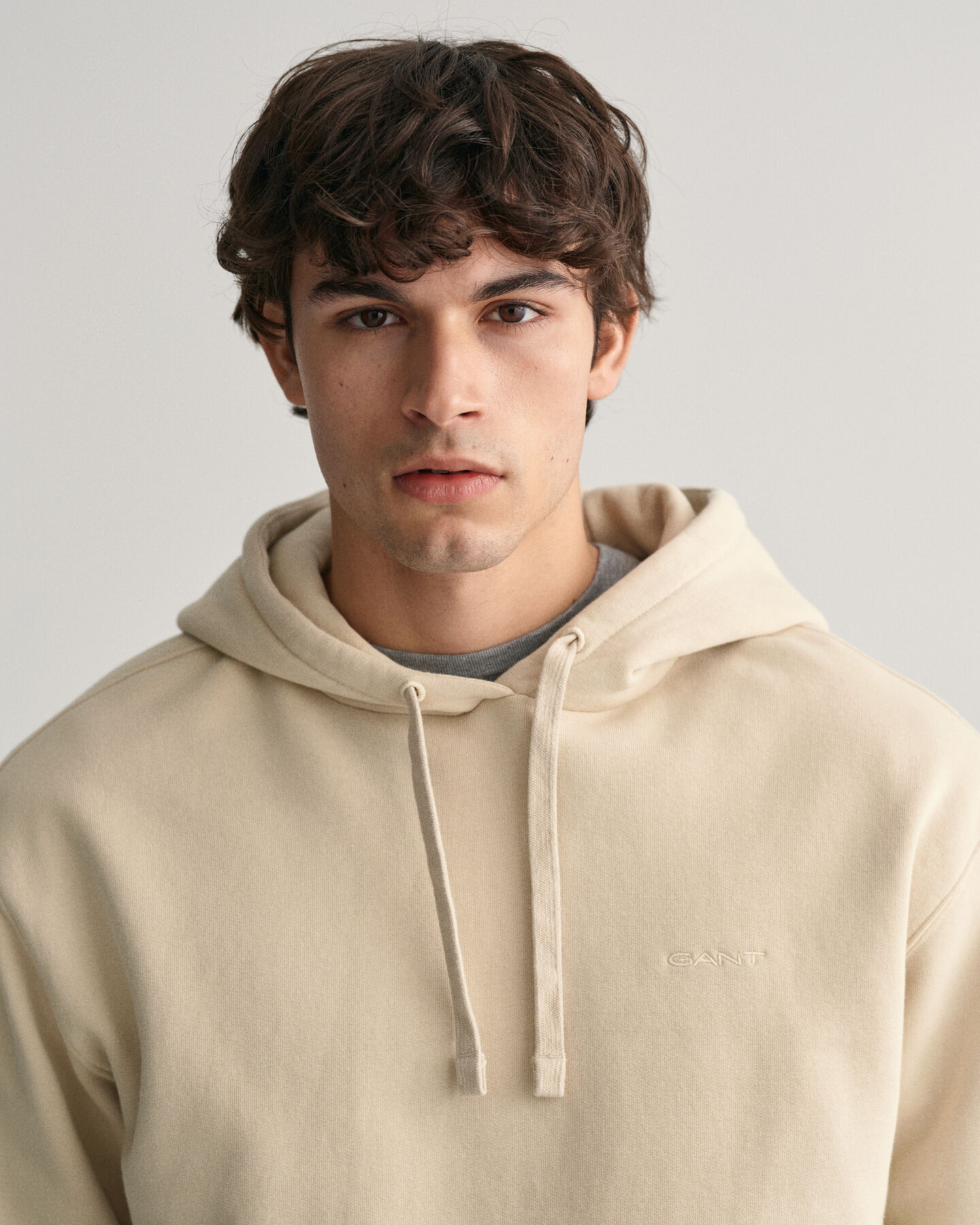 Hoodie med GANT-logotyp