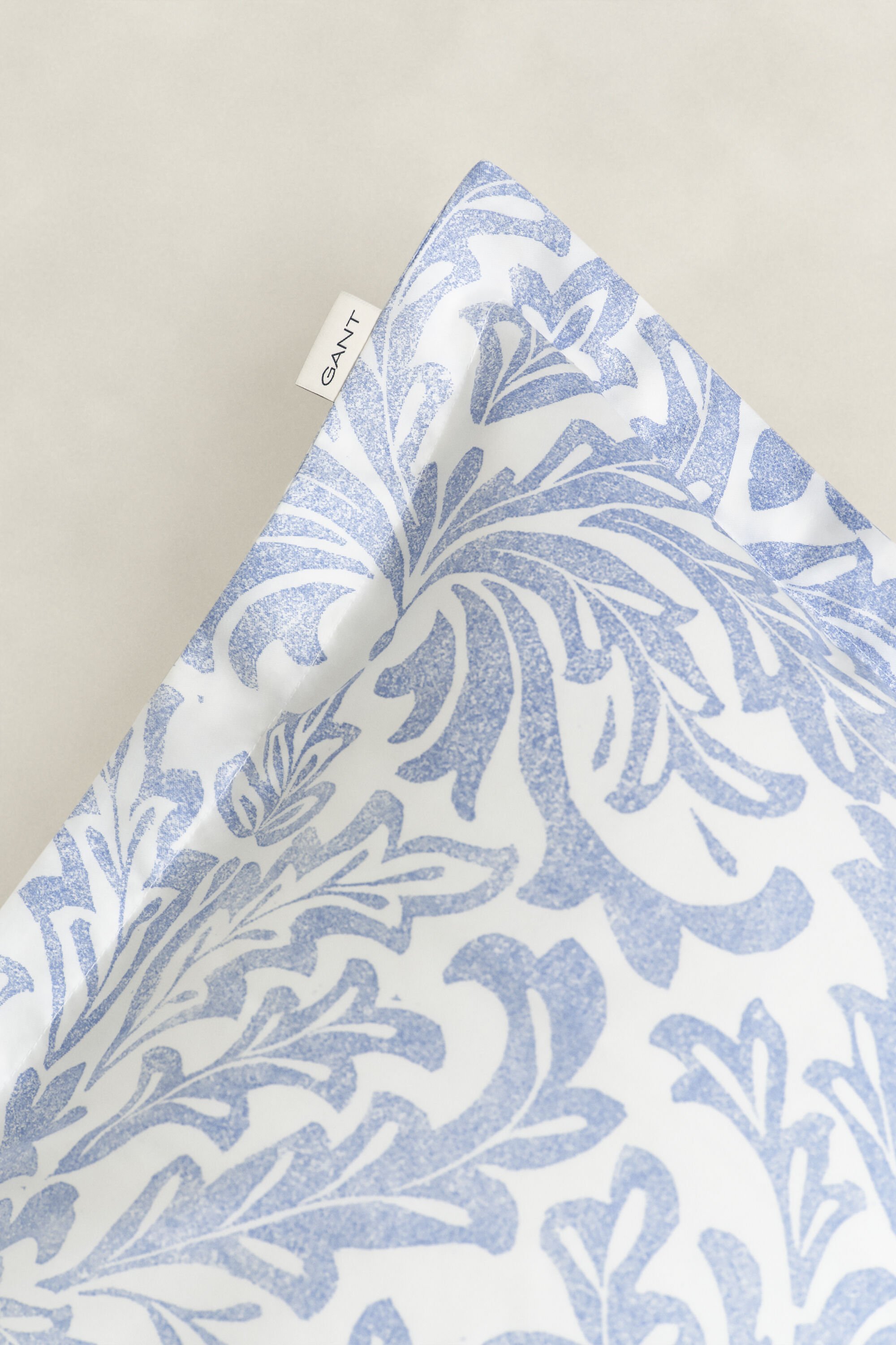 Lövmönstrat örngott