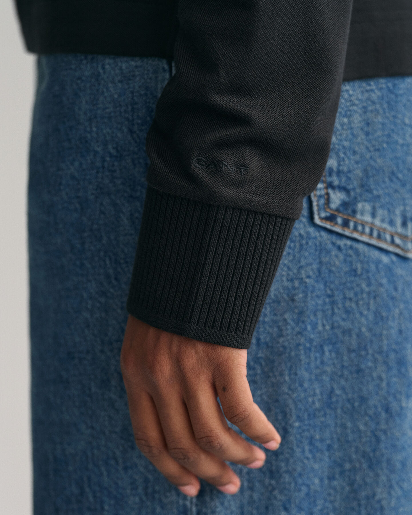 Långärmad pikétröja med kragdetalj