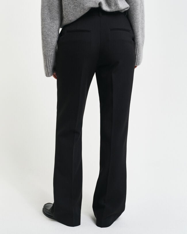 Slim fit slacks med utställda ben