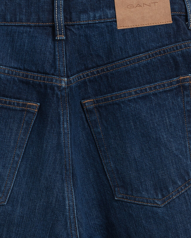 Jeans med h&ouml;g midja och raka, lediga ben