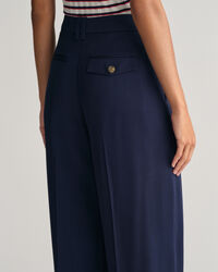 Loose fit chinos med låg midja och vida ben