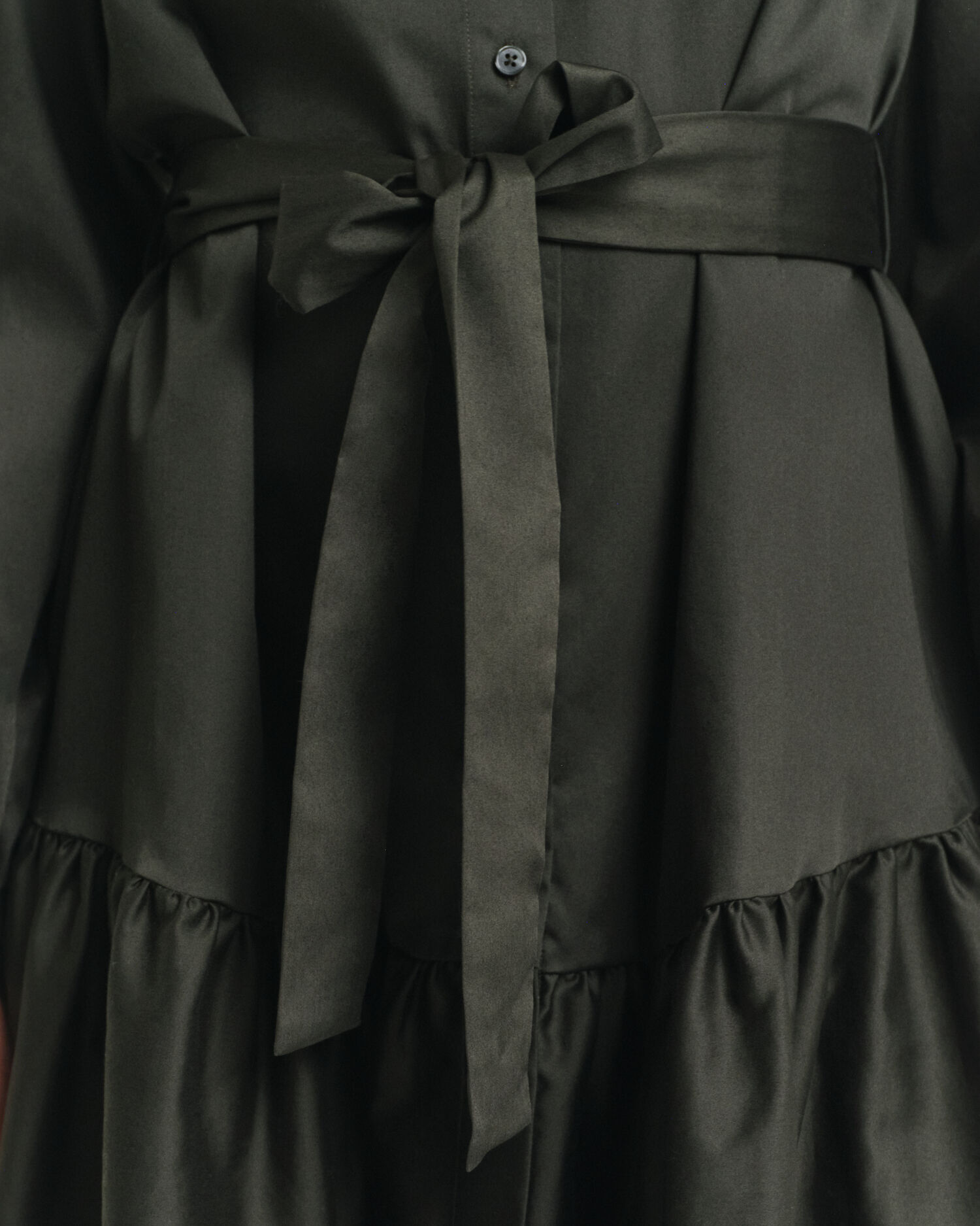 Långärmad klänning i bomullssatin