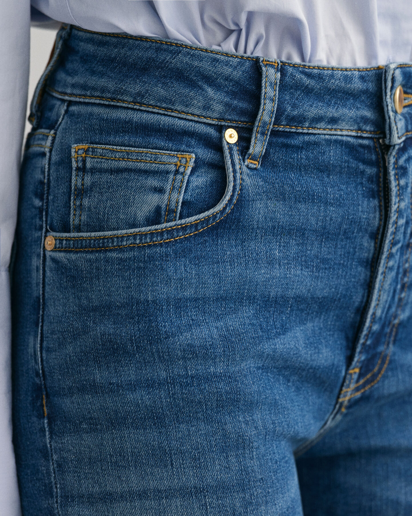 Slim fit jeans med utst&auml;llda ben