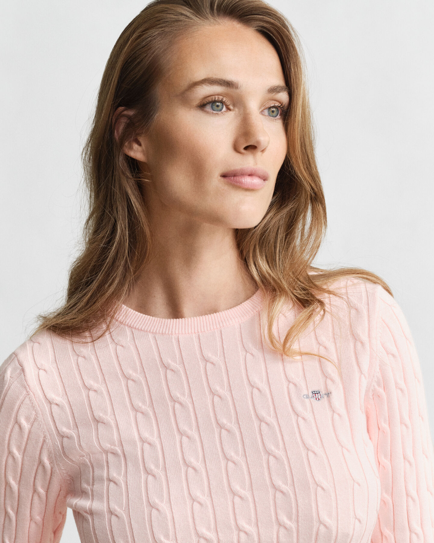 Kabelstickad tröja i bomullsstretch med rund hals