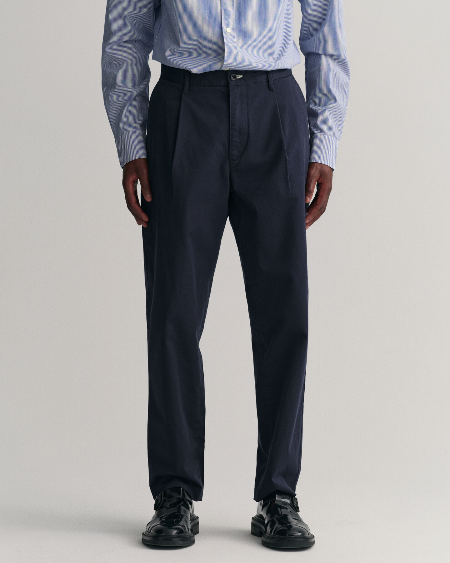 Slim fit twillchinos med veck