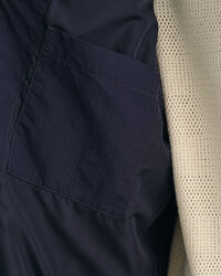 Lätt jacka med kapuschong