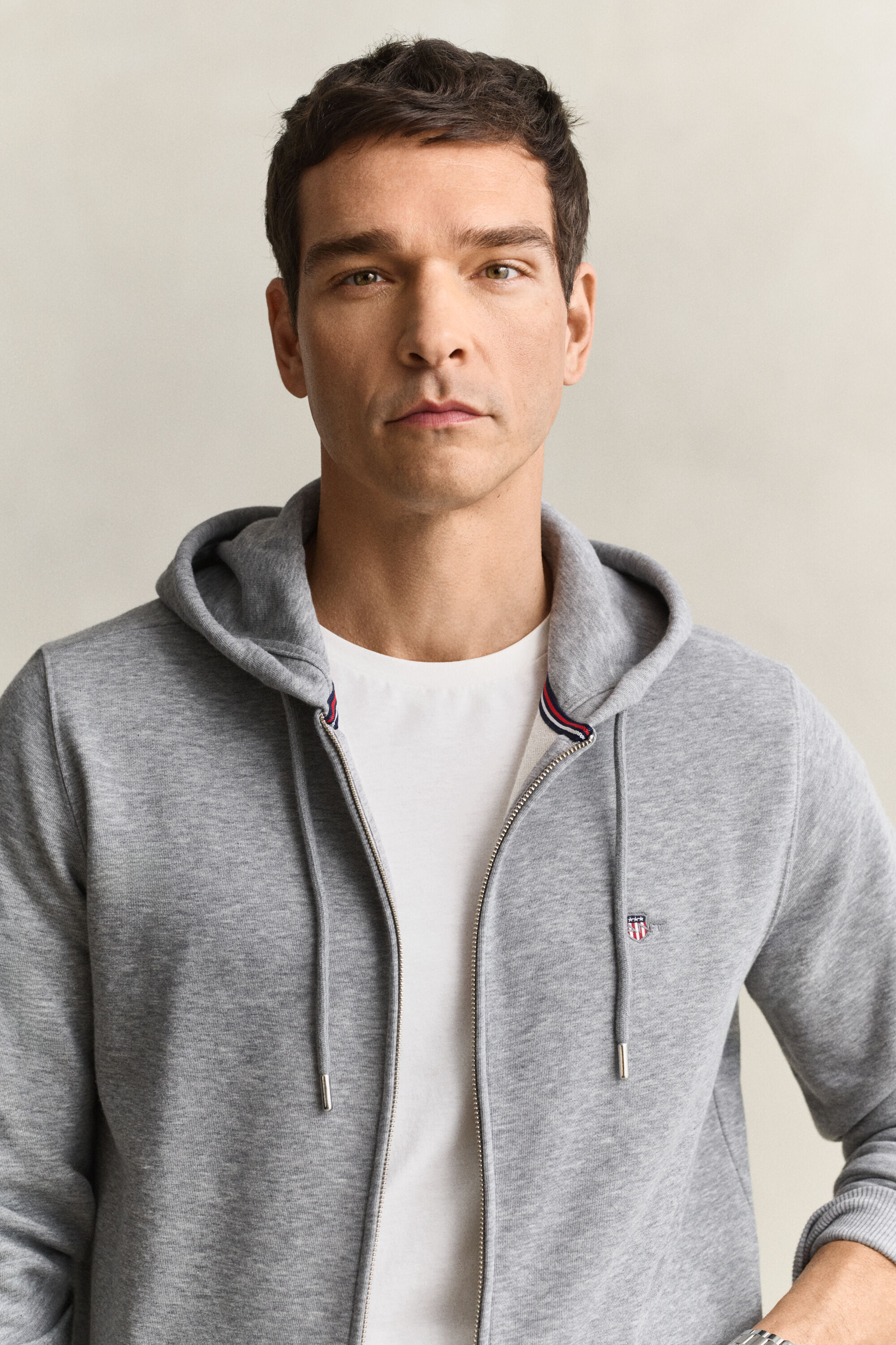 Shield hoodie med dragkedja