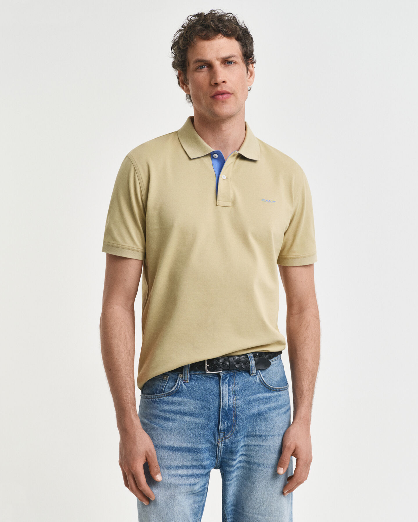 Kontrastfärgad pikétröja