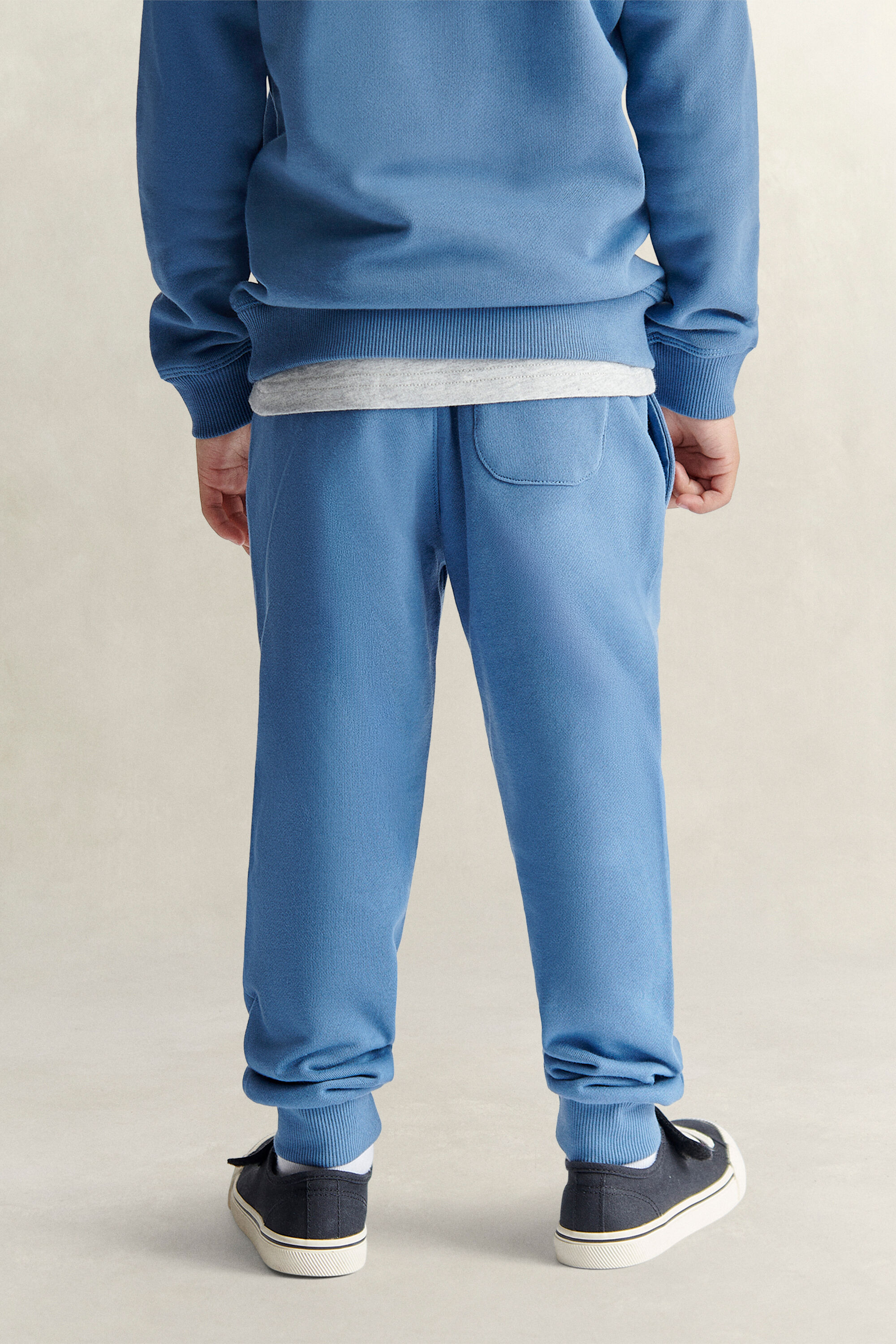 Boys sweatpants med sköldemblem