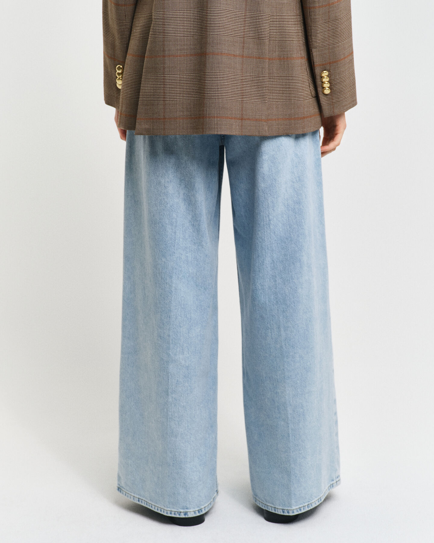 Jeans med vida ben och veck