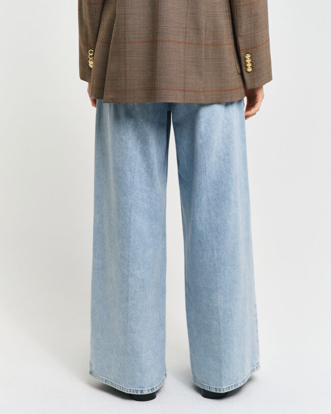 Jeans med vida ben och veck