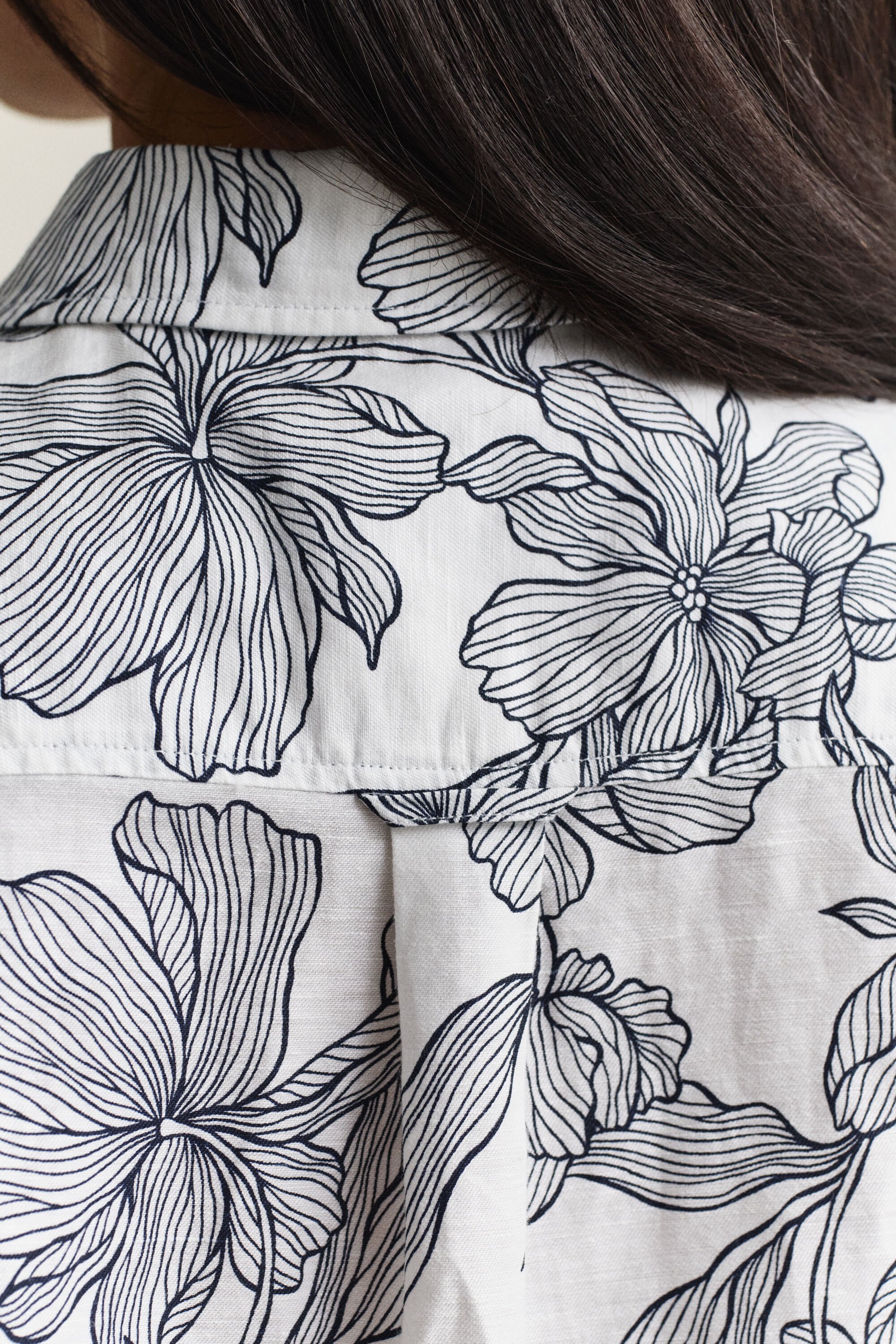 Blommig linneskjorta