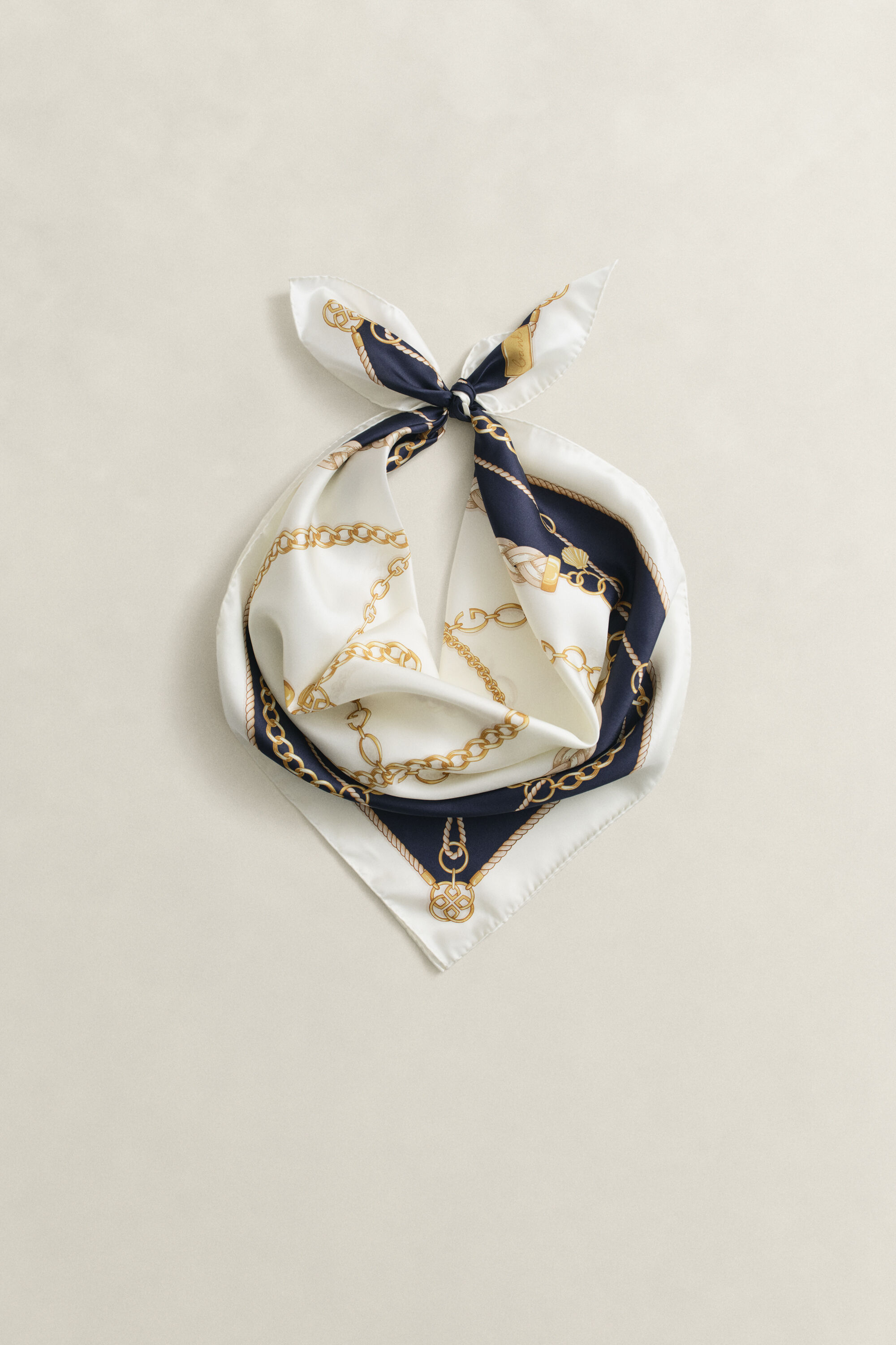 Kedjemönstrad sidensjal