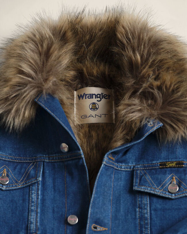Wrangler x GANT jeansjacka med fuskp&auml;ls