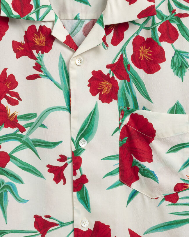 Relaxed fit Pure Prep blommig kort&auml;rmad lyocellskjorta