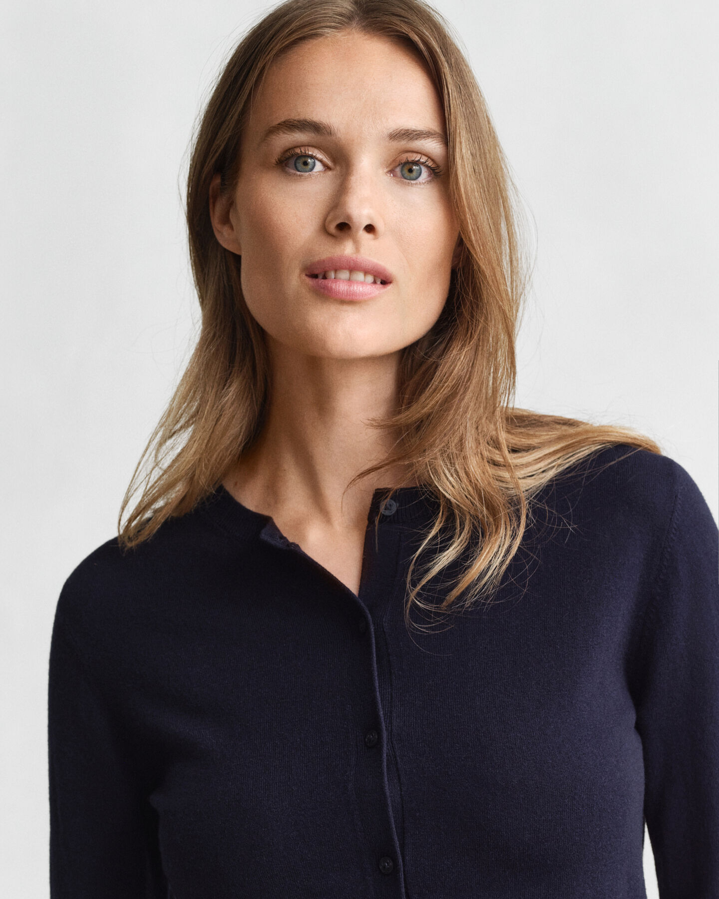 Tunn rundhalsad kofta