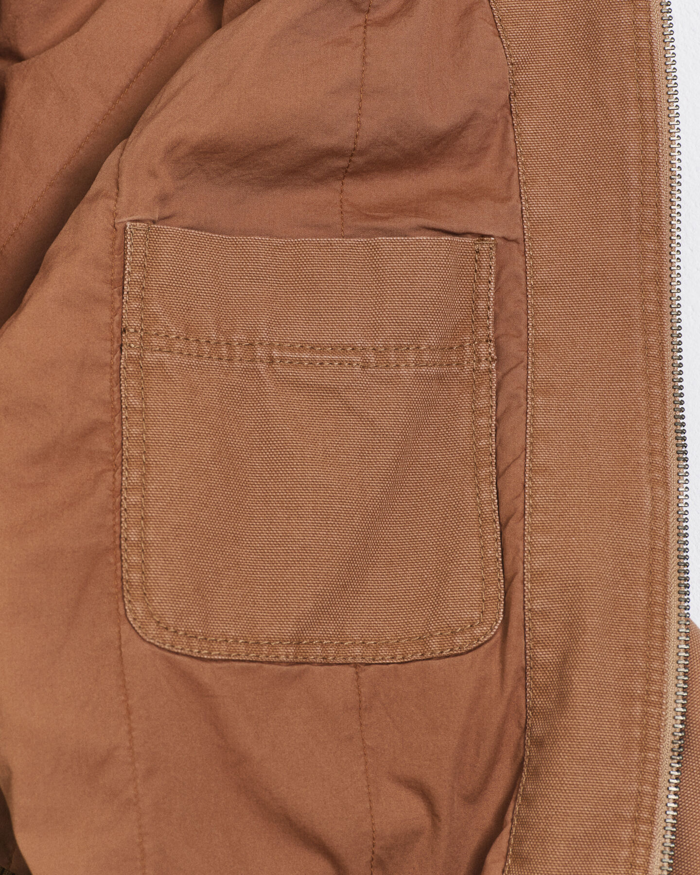 Jacka i kanvas med kapuschong